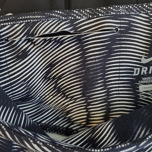 Nike Black Legendary Waves Printed Cropped Legging - Picture 9 of 11